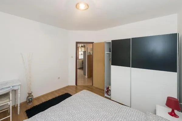 Apartments Villa Leylandia Kanfanar