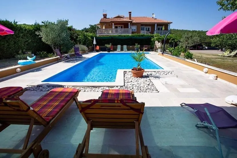 Apartments Villa Leylandia Kanfanar