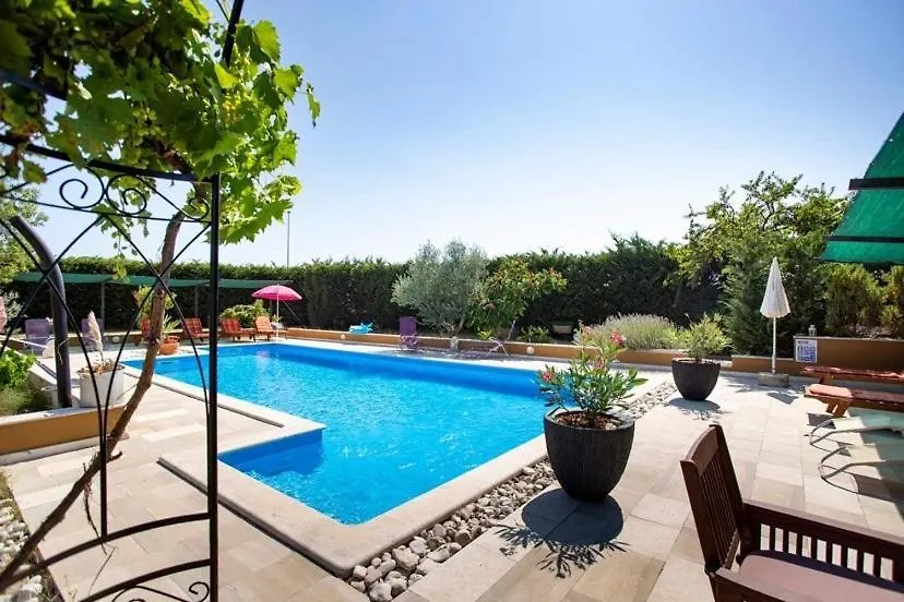 Apartments Villa Leylandia Kanfanar