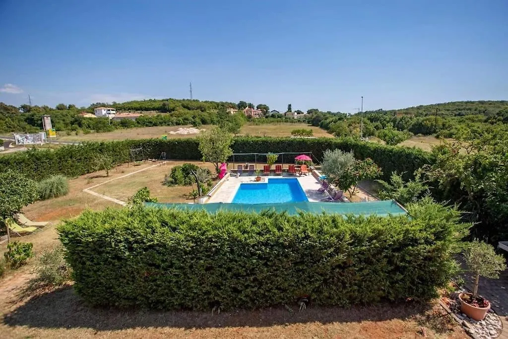 Apartments Villa Leylandia Kanfanar