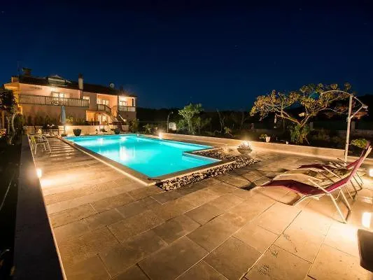 Apartments Villa Leylandia Kanfanar Croatia